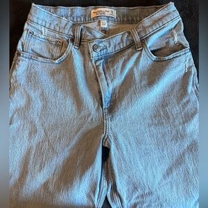 EUC Abercrombie & Fitch curve love ultra high rise 90’s straight jean- SIZE 8 XS